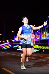 BIB: 6016
                            <button type="button" onclick="openModal(22862552)" class="btn btn-primary btn-sm float-right btn-popup" data-toggle="modal" data-target=".modal-high-quality">
                        <i class="fas fa-shopping-cart"></i> Add to Cart
                    </button>
                                            <button type="button" onclick="isThisMe(22862552, true)" class="btn btn-success btn-sm float-right btn-popup btn-isme hidden" data-toggle="tooltip" data-placement="bottom" title="นี่คือรูปของคุณใช่ไหม คลิกที่นี่เพื่อเอาเข้าอัลบั้ม">
                        <i class="fas fa-plus"></i> Add to album
                    </button>
                    <button type="button" onclick="isThisMe(22862552, false)" class="btn btn-warning btn-sm float-right btn-popup btn-isnotme hidden">
                        <i class="fas fa-ban"></i> Remove from album
                    </button>